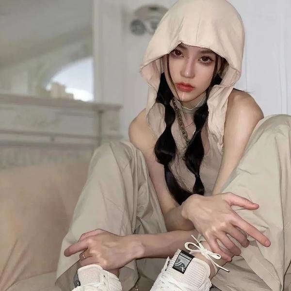 狐狸躲进洞
